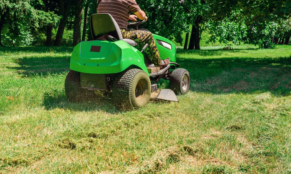 Commercial Mowing Tips: Handling Complex Properties